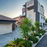 Luxury Lavie 게스트하우스 4*