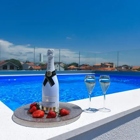 Gostinjska kuća Luxury Lavie 4*