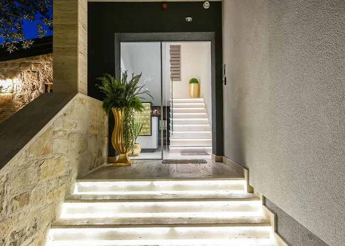 Luxury Lavie Πανσιόν 4*