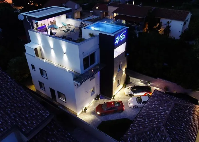 Πανσιόν Luxury Lavie