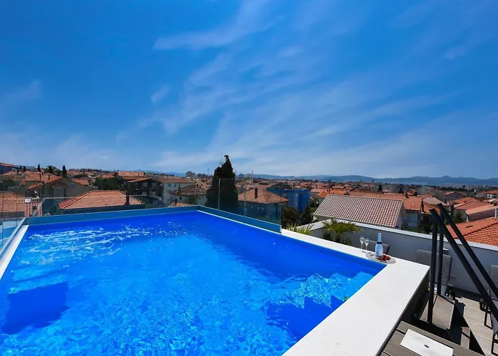 Πανσιόν Luxury Lavie