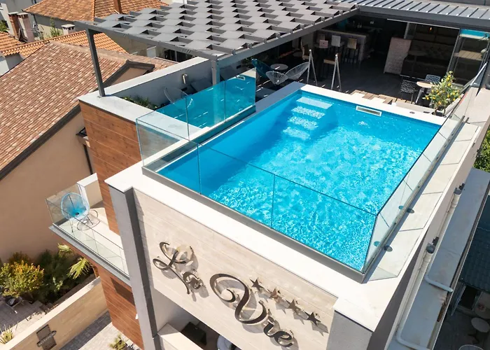 Πανσιόν Luxury Lavie