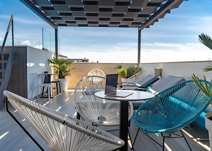 Πανσιόν Luxury Lavie 4*