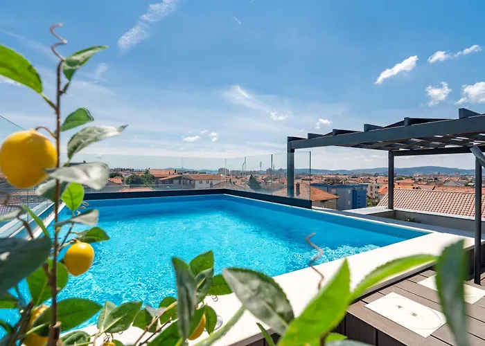 Πανσιόν Luxury Lavie 4*